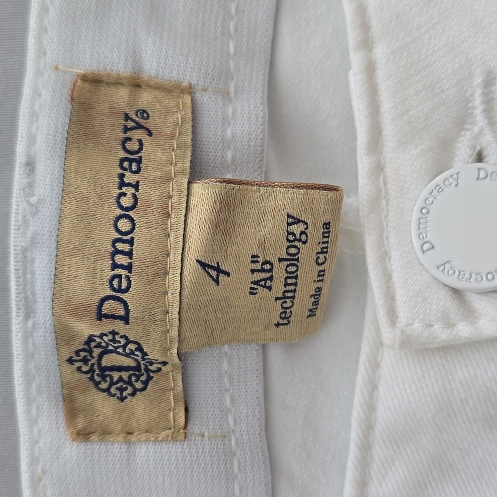 (354) NWT DEMOCRACY "Ab" Technology Kick Flare Raw Hem Jeans, Size 4 - Picture 3 of 11